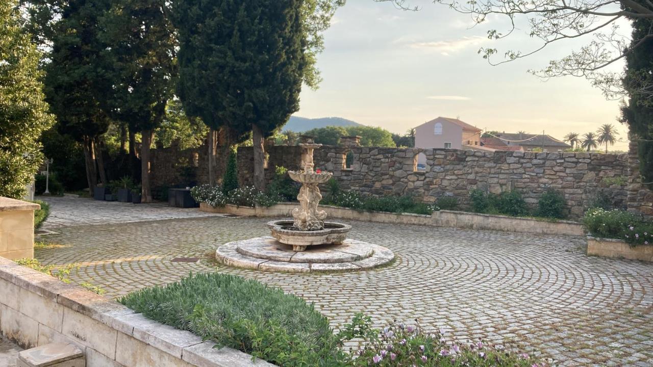 Gite Encore Un Soir Hyères Exterior foto